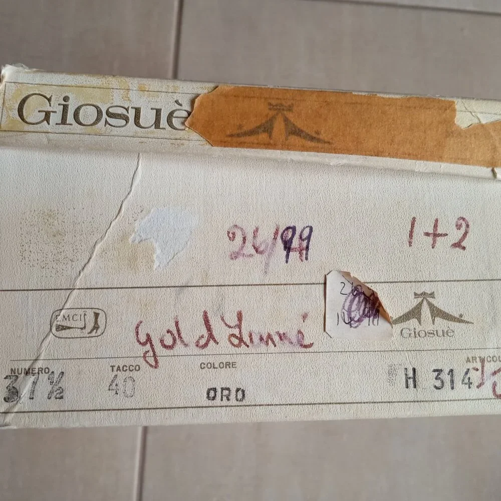 VINTAGE GOLD LAMÉ & SEQUIN SHOE - Picture 14 of 14